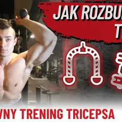 Mężczyzna ćwiczy triceps na siłowni, wykonując ćwiczenie z linką wyciągu. Grafiki ilustrują budowanie masy mięśniowej.