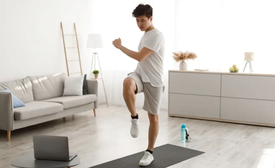 Bieganie w miejscu - Skuteczne cardio w domu?