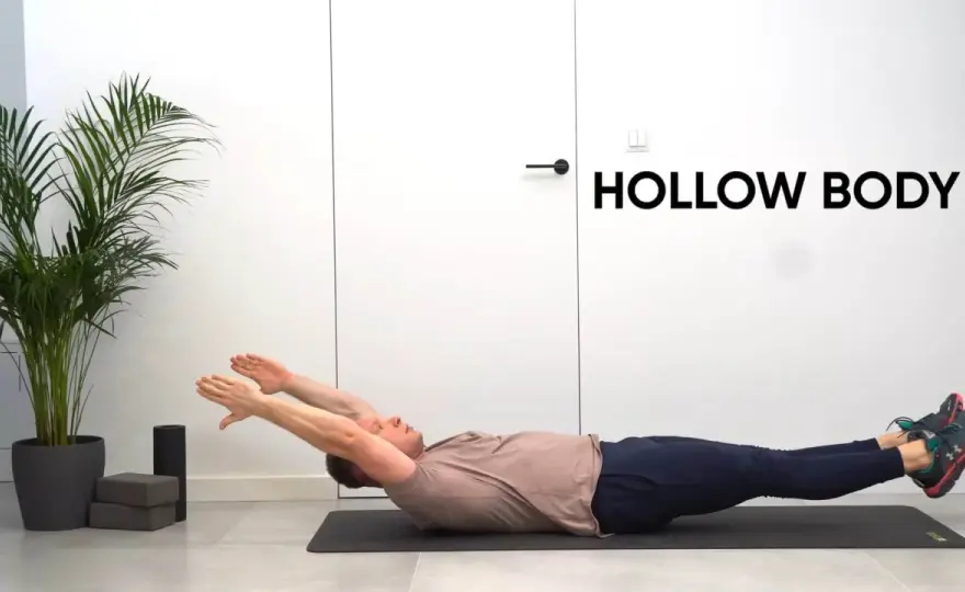 Pozycja hollow body - Wzmocnij core i unikaj błędów!